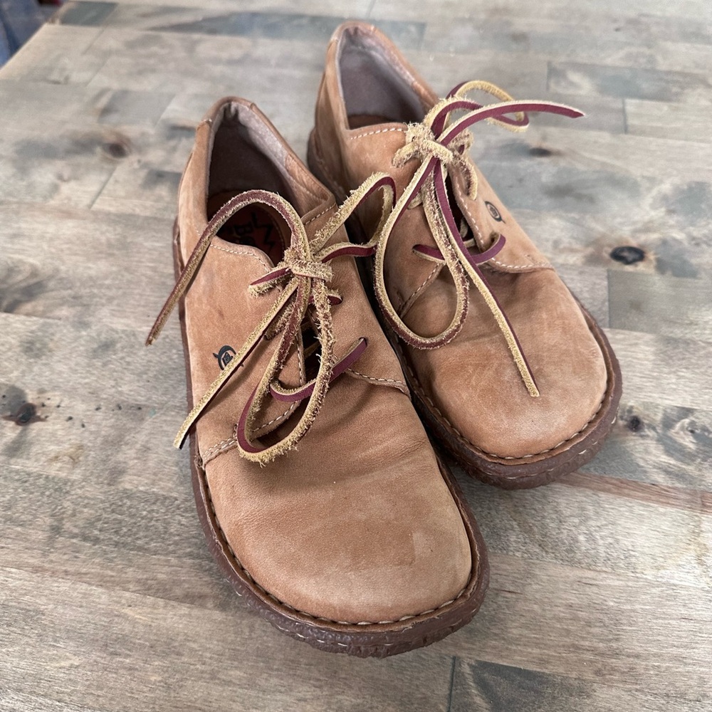 Born Suede leather lace Oxfords